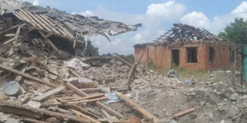 рф вдарила КАБами по Слатиному, є загибла і постраждалі