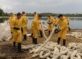 У Києві другий тиждень триває ліквідація наслідків забруднення озера Кирилівське після російського обстрілу