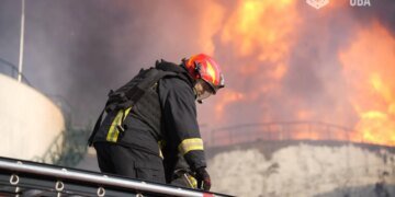 На Одещині спалахнув резервуар з олією після атаки рф, пожежу ліквідували – ОВА