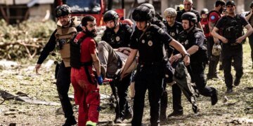 Ворог ударив КАБом по Харкову, на цивільному підприємстві постраждали 8 людей