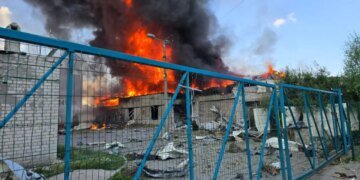 У Краматорську рф влучила у відділення "Нової пошти", в області один загиблий і 8 поранених