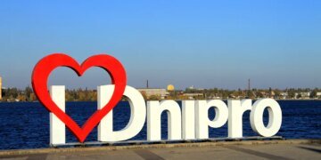 Армія рф атакувала Дніпро, пошкоджено склади логістичної компанії – ОВА