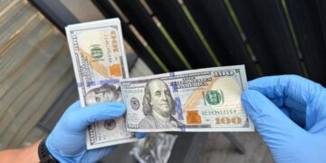 “Инфаркт” за 7 тысяч долларов: на Винничине разоблачили полицейского, который помогал уклоняться от мобилизации