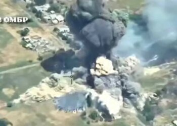 Оккупанты пытались сбить дрон ВСУ, но попали в собственный склад. ВИДЕО