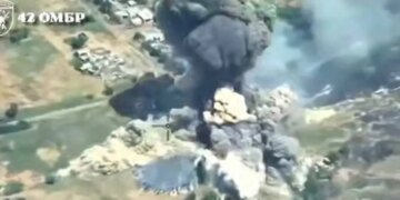 Оккупанты пытались сбить дрон ВСУ, но попали в собственный склад. ВИДЕО