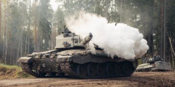 Велика Британія замінить танки Challenger 2 в Естонії мобільними силами з дронами, врахувавши досвід ЗСУ