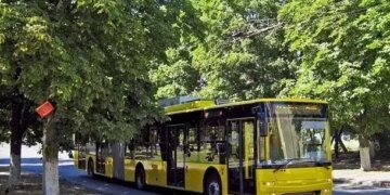 У Києві через наслідки масованої атаки рф змінили рух громадського транспорту
