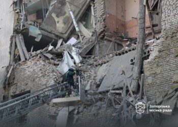У Запоріжжі з-під завалів дістали тіло жінки