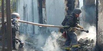 Россияне атаковали спасателей во время ликвидации последствий удара в Сумской области