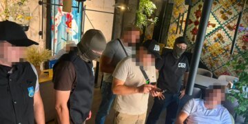14 тысяч долларов на криптокошелек за несуществующую услугу: ГБР задержало адвоката в Киеве