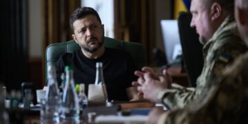 Зеленський провів ще низку зустрічей з командирами корпусів. Обговорили потреби фронту та захист прикордонних напрямків