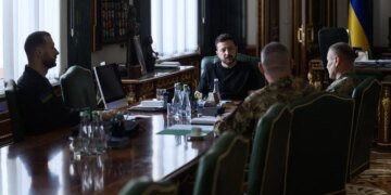 Зеленський заслухав доповідь про підготовку до різних варіантів розвитку подій на Чернігівсько-Київському напрямку