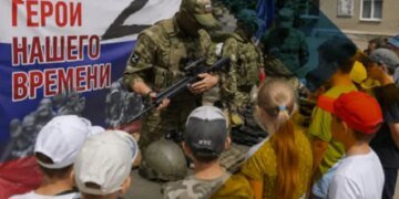 Окупанти використовують дітей для військової пропаганди на ТОТ України – ЦНС