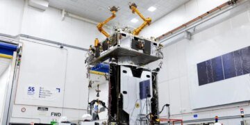 Space X запустила ракету Falcon 9 з аппаратом для технічного обслуговування супутників