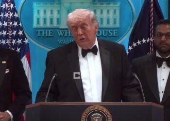 Сплетни из соцсетей или диагноз: есть подозрение, что Трампу начало отказывать здоровье
