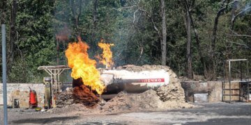 Окупанти вдруге за день атакували FPV-дроном АЗС у Харкові, постраждала жінка
