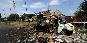 В Луганске сообщают об ударе по стоянке грузовиков
