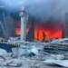 В Ізюмі горіло відділення поштового оператора через удар рф КАБами