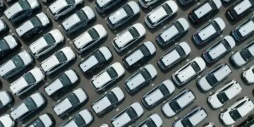 Електромобілі вперше випередили бензинові авто за реєстраціями в ЄС у червні 2026