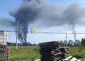 За 2000 км від кордону: у рф фіксують удар по Тюменському НПЗ