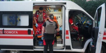 Удар по Запоріжжю: загинув чоловік, 22-річного хлопця дістали з-під завалів