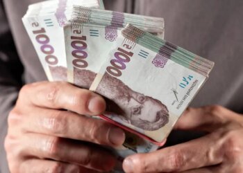Украинцы без высшего образования могут зарабатывать более 50 тысяч: кого ищут