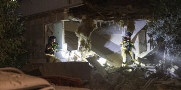 В Сумах авиабомбы попали в жилые дома, пострадали шесть человек, в том числе трое детей. ФОТО