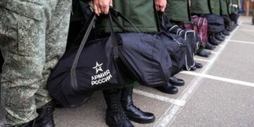 Миллионы за утилизацию: регионы РФ урезают медицину, чтобы платить рекрутам рекордные суммы