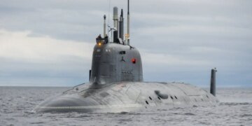 росія спустила на воду атомну субмарину "ульяновськ", здатну нести до 40 ракет "калибр", або 32 "циркона"