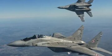 Польща підняла винищувачі через масовану ракетну атаку росії по Україні