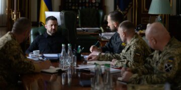 Зеленський обговорив протидію балістичним ударам рф та стан фронту: дав завдання і анонсував зміни від Генштабу