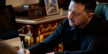 Президент Владимир Зеленский подписал пакет указов о масштабных кадровых перестановках в СБУ