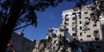 “Россия проигрывает войну”: Зеленский объяснил, зачем Путину удары по мирным городам