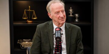 Экс-шеф МИ-6 Алекс Янгер: война, Трамп и шпионаж в эпоху, когда всё на виду