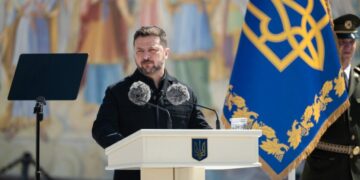 Украине давали 72 часа, а она держится уже 1603 дня: обращение Зеленского в День Государственности
