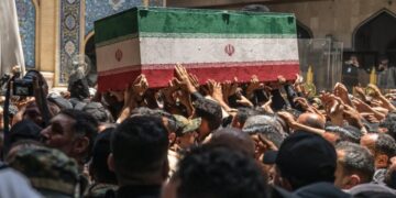 США и Иран снова бьются за Ормуз: перемирие висит на волоске