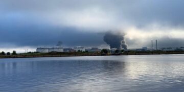 Петербургский нефтяной терминал горит после удара украинских дронов