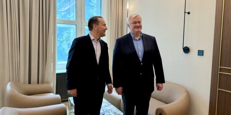 Время отложить эмоции: Сибига предложил Польше план деэскалации