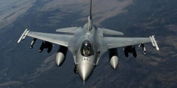 Румунія підняла два F-16 і знищила морський дрон – у ЄС відреагували