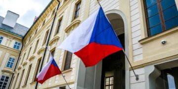 Чехія вимагатиме від українських чоловіків підтвердження "виконання військового обов'язку" для тимчасового захисту