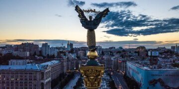 рф атакує Київ балістичними ракетами, у столиці пролунали вибухи
