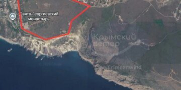 У Севастополі після серії вибухів спалахнула пожежа, повідомляють про детонацію