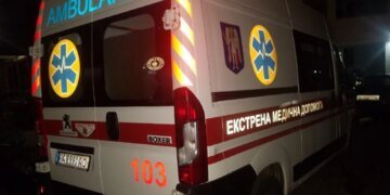 Ракетный обстрел Киева: в двух районах люди оказались заблокированы в домах