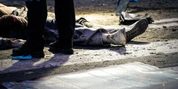 У Києві 9 загиблих і десятки постраждалих через російську балістичну атаку