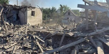 Авіабомба рф влучила у приватну забудову Запоріжжя – є загиблий та поранені