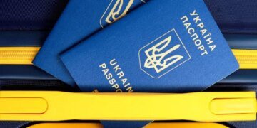 Податківці зможуть слідкувати за виїздами українців за кордон