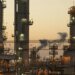 Удары по НПЗ дали результат: переработка нефти в России упала до минимума за 24 года