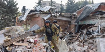 Авіаудар рф по Краматорську – 27 людей постраждали, з-під завалів дістали загиблого