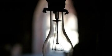Через обстріли рф на Дніпропетровщині без світла залишилися 126 000 родин – ДТЕК