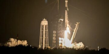 Відпрацьований ступінь ракети SpaceX врізався в Місяць і здійняв хмару пилу